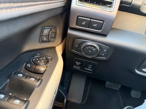 Used 2018 Ford Expedition Platinum RWD image 59