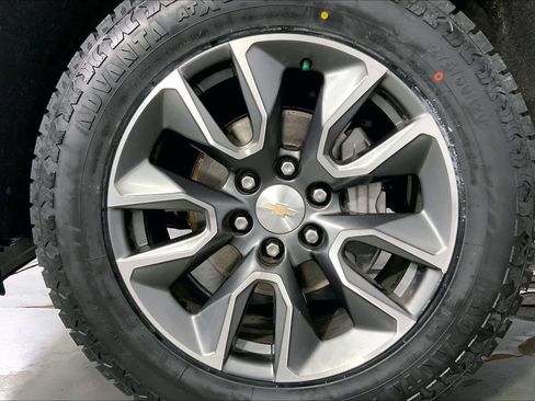 Used 2023 Chevrolet Silverado 1500 LT AWD/4WD image 9