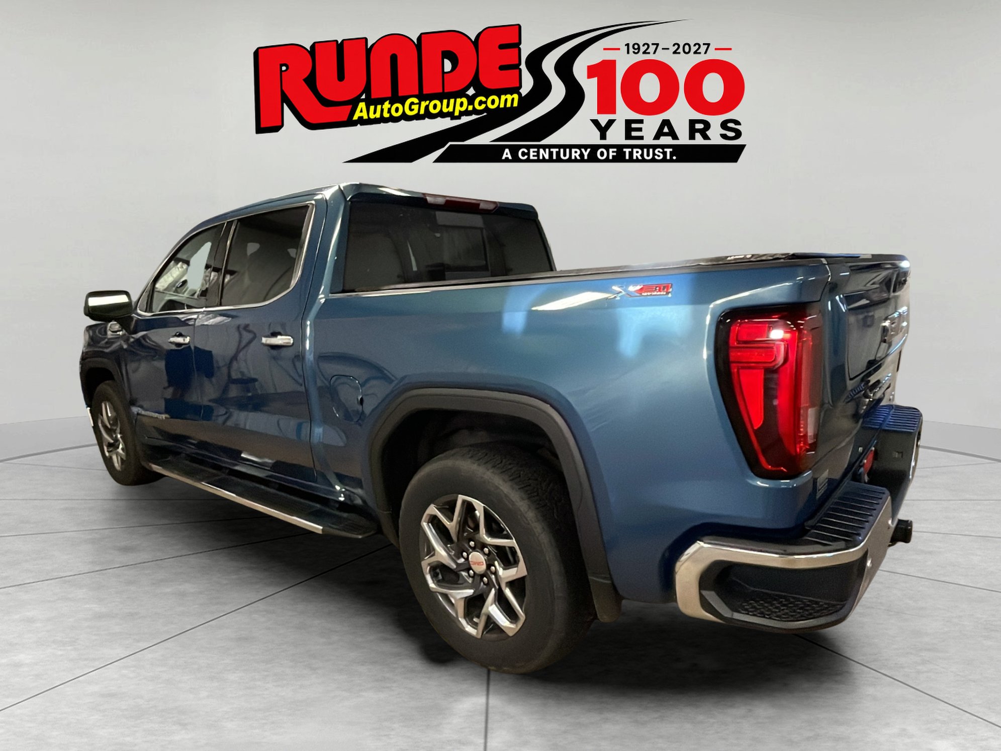 Used 2024 GMC Sierra 1500 SLT w/ SLT Premium Plus Package AWD/4WD image 3