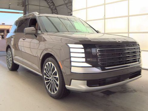 Used 2026 Hyundai Palisade Calligraphy AWD/4WD image 2