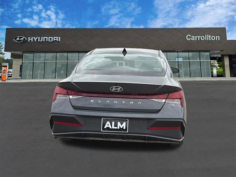 New 2026 Hyundai Elantra SE FWD image 7