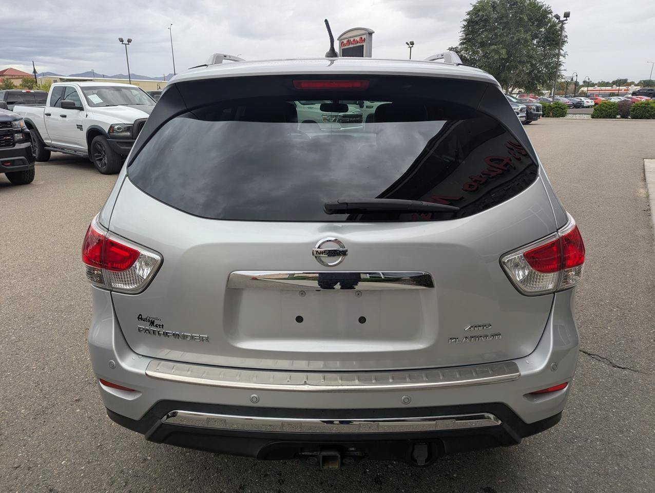 Used 2015 Nissan Pathfinder Platinum w/ Cargo Package FWD image 4