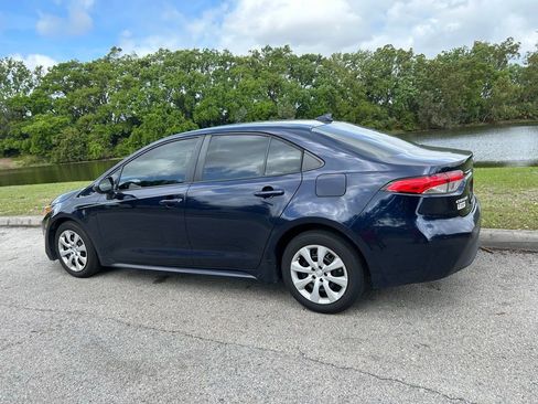 Used 2023 Toyota Corolla LE image 3