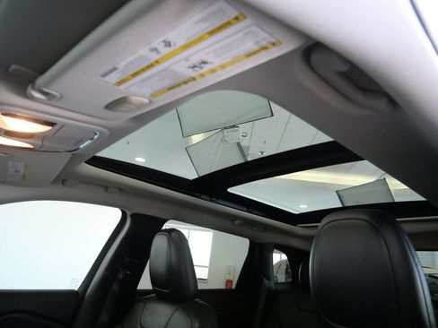 Used 2016 Jeep Cherokee Limited FWD image 26