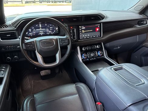 Used 2023 GMC Yukon Denali image 2