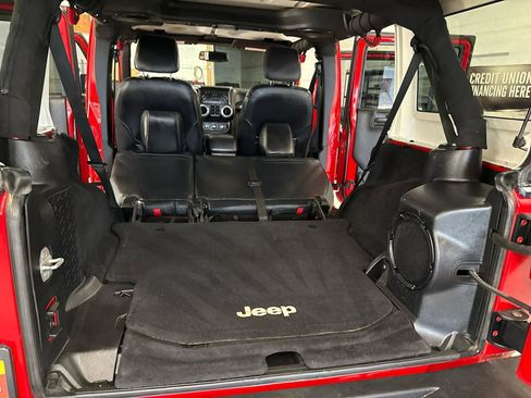 Used 2014 Jeep Wrangler Unlimited Rubicon w/ Connectivity Group AWD/4WD image 35