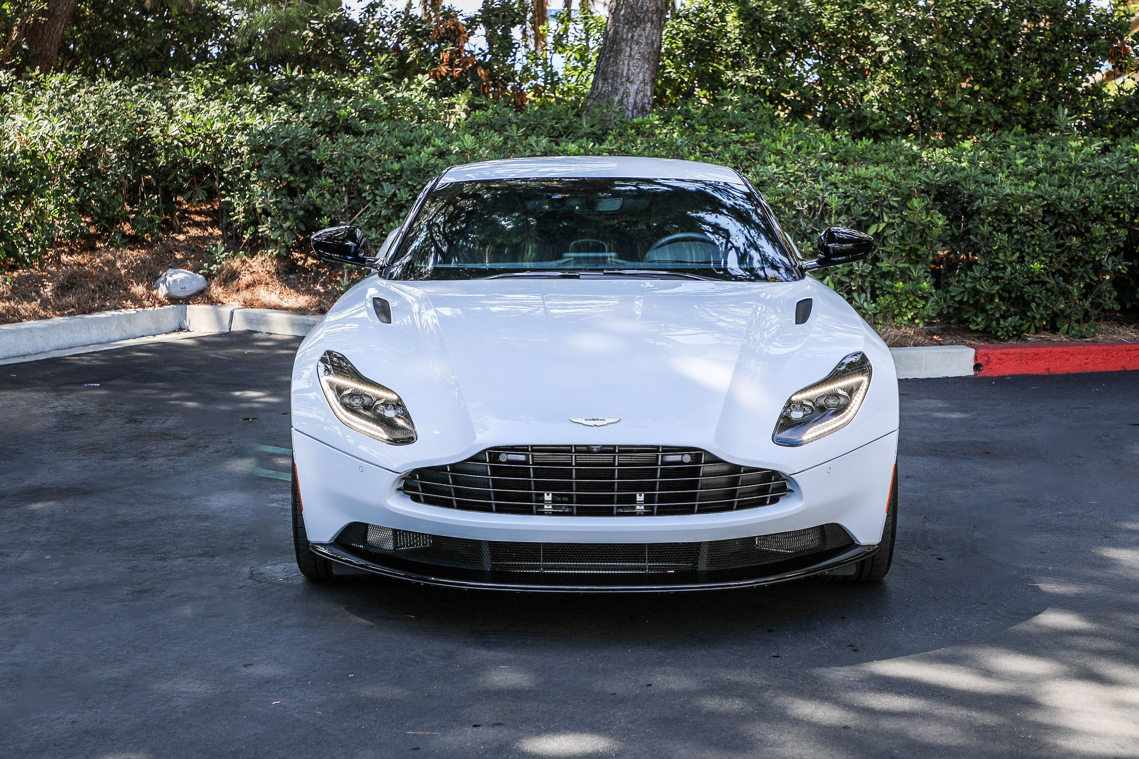 Used 2022 Aston Martin DB11 Coupe RWD image 5