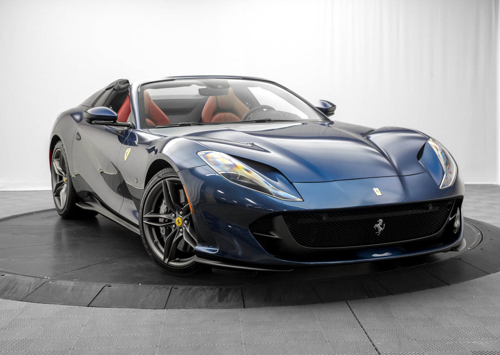 Used 2021 Ferrari 812 GTS RWD image 1