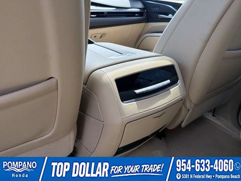 Used 2024 Cadillac Escalade Premium Luxury AWD/4WD image 27