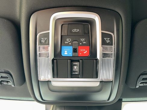 Used 2025 RAM 3500 Limited AWD/4WD image 26