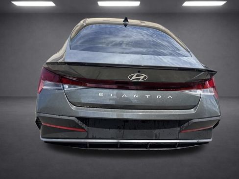 Used 2025 Hyundai Elantra Sport FWD image 22