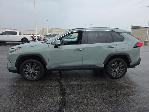 Used 2022 Toyota RAV4 XLE Premium AWD/4WD image 6