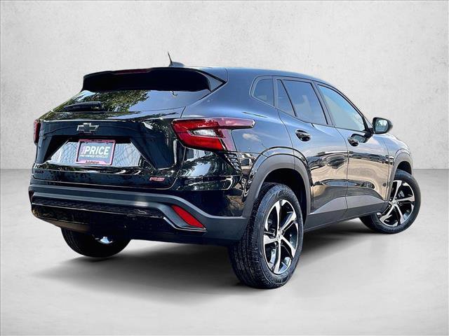 Used 2025 Chevrolet Trax RS FWD image 2