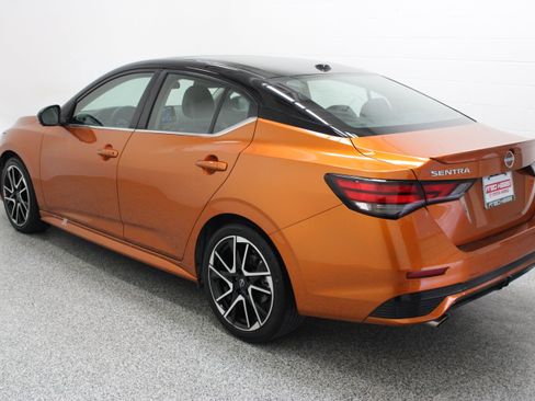Used 2025 Nissan Sentra SR w/ SR Premium Package FWD image 9