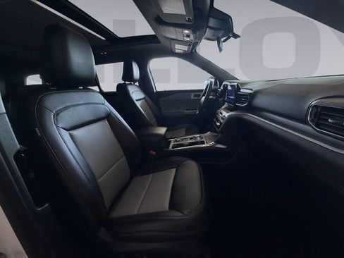 Used 2022 Ford Explorer XLT w/ Equipment Group 202A image 17