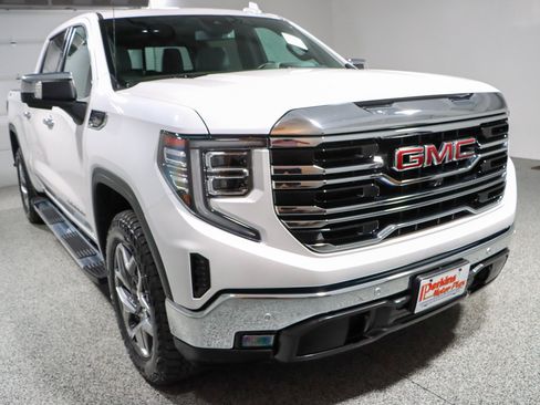 Used 2023 GMC Sierra 1500 SLT w/ SLT Premium Plus Package AWD/4WD image 5