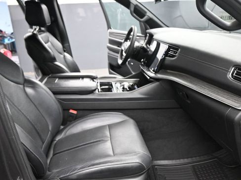 Used 2024 Jeep Wagoneer Series II w/ Flexible Seating Group RWD image 23