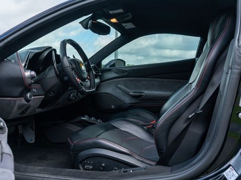 Used 2018 Ferrari 488 GTB RWD image 32