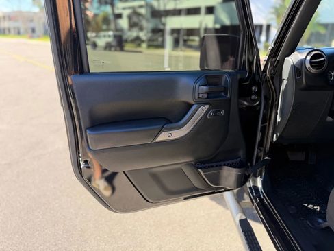Used 2018 Jeep Wrangler Unlimited Sport S image 14