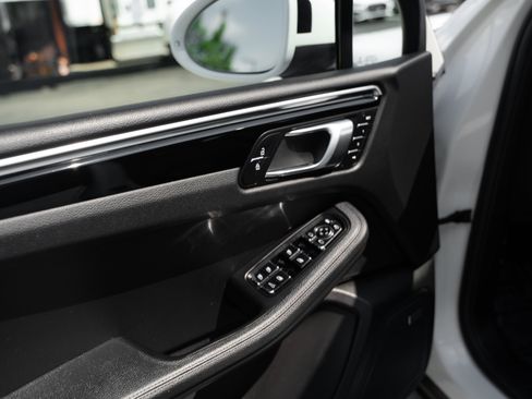 Used 2019 Porsche Macan AWD/4WD image 19
