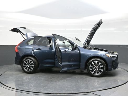Used 2025 Volvo XC60 B5 Plus AWD/4WD image 43