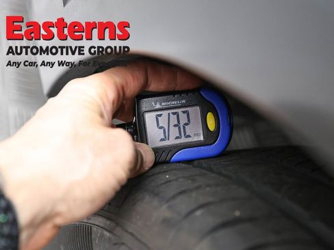 Used 2024 Volkswagen Tiguan SE image 27