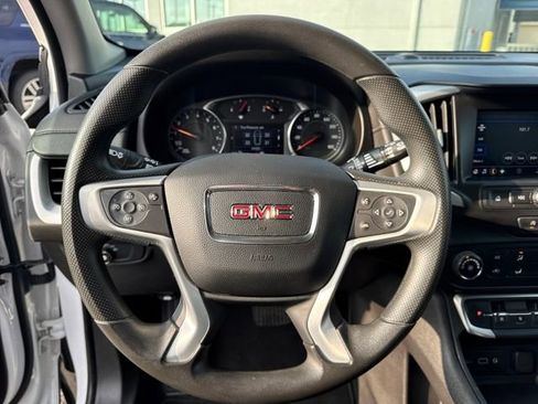 Used 2024 GMC Terrain SLE image 17