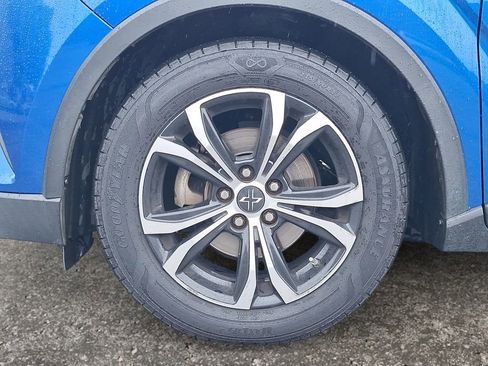Used 2019 Toyota C-HR LE FWD image 7