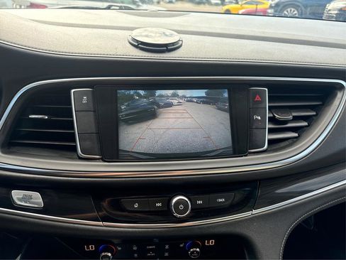 Used 2018 Buick Enclave Essence image 25