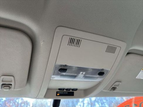 Used 2013 Chevrolet Avalanche LTZ image 29