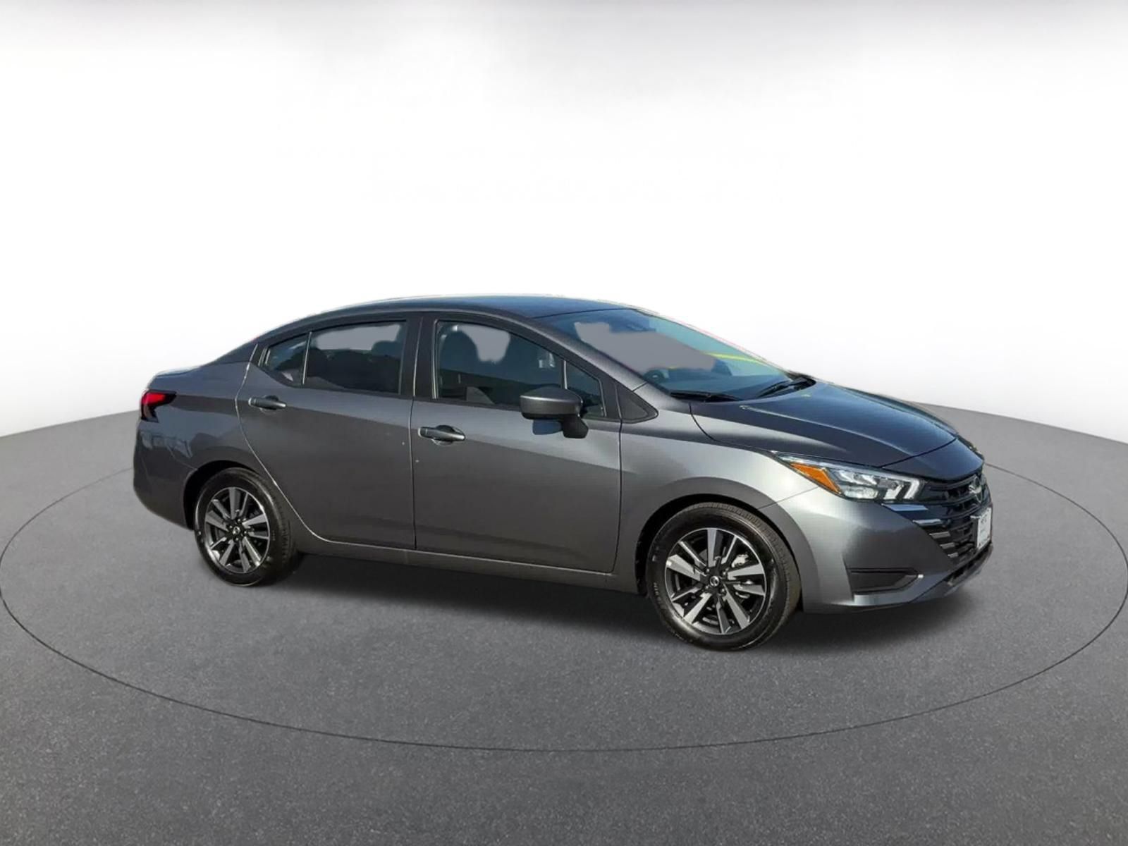 Used 2025 Nissan Versa SV FWD image 2