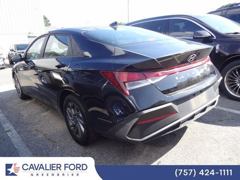 Used 2024 Hyundai Elantra SEL FWD image 4