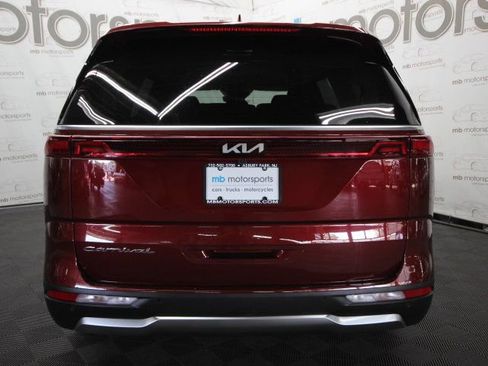 Used 2022 Kia Carnival SX image 4