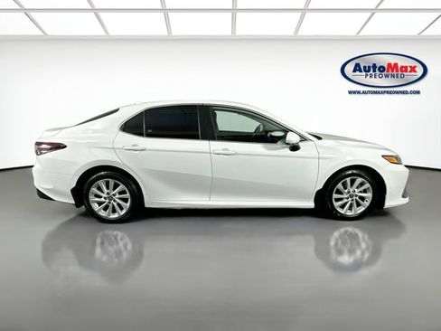 Used 2021 Toyota Camry LE image 9