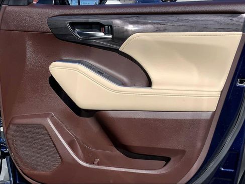 Used 2020 Toyota Highlander Limited image 22