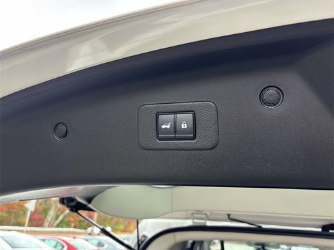 Used 2024 Nissan Armada SL w/ Captain's Chairs Package image 18