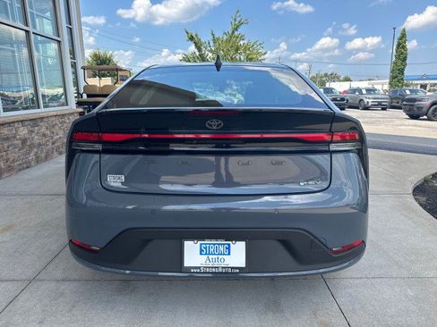 Used 2025 Toyota Prius LE FWD image 4