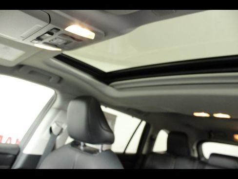 Used 2021 Toyota Highlander XLE AWD/4WD image 28