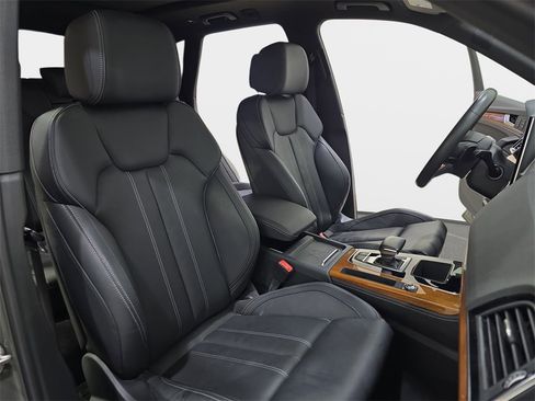 Used 2023 Audi Q5 2.0T Prestige w/ Prestige Package image 12