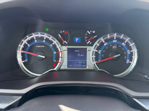 Used 2019 Toyota 4Runner SR5 AWD/4WD image 4