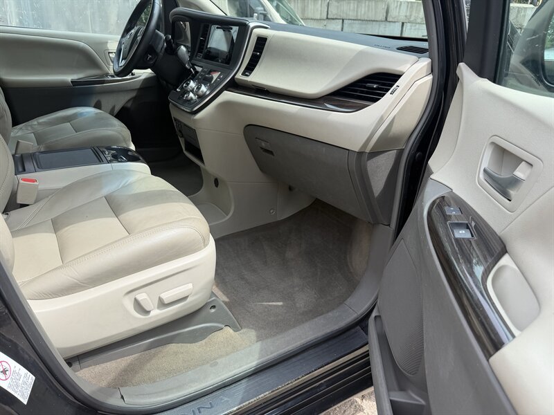 Used 2015 Toyota Sienna XLE w/ XLE Navigation Package AWD/4WD image 45