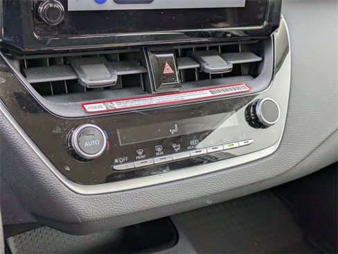 Used 2025 Toyota Corolla LE image 22