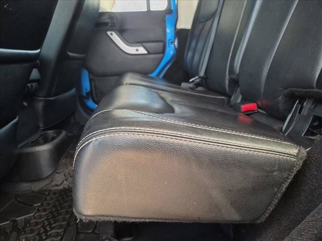 Used 2014 Jeep Wrangler Unlimited Sahara AWD/4WD image 17