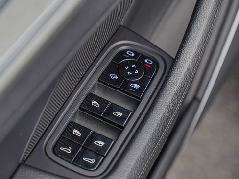 Used 2018 Porsche Panamera 4S image 25