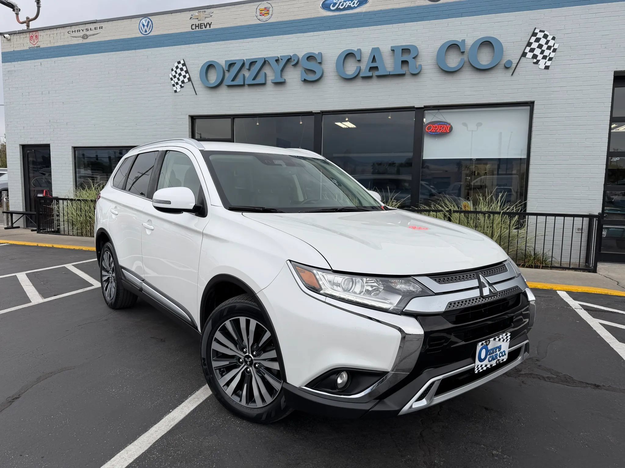 Used 2020 Mitsubishi Outlander SEL AWD/4WD image 2