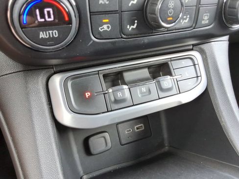 Certified 2020 GMC Acadia SLT FWD image 33