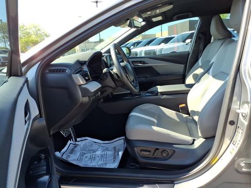 Used 2025 Toyota Camry SE image 16