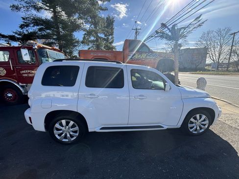 Used 2010 Chevrolet HHR LT image 4