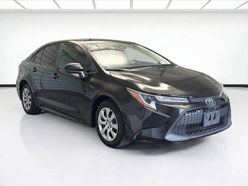 Used 2022 Toyota Corolla LE image 3