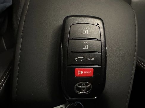 Used 2024 Toyota Corolla Cross XLE w/ Convenience Package AWD/4WD image 17